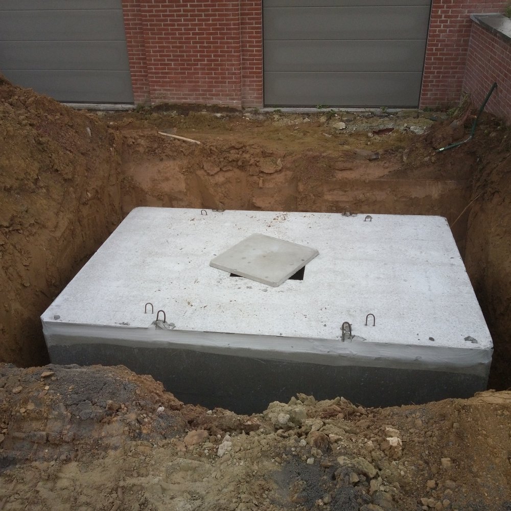 Pose d'une citerne en béton et raccordement des évacuations